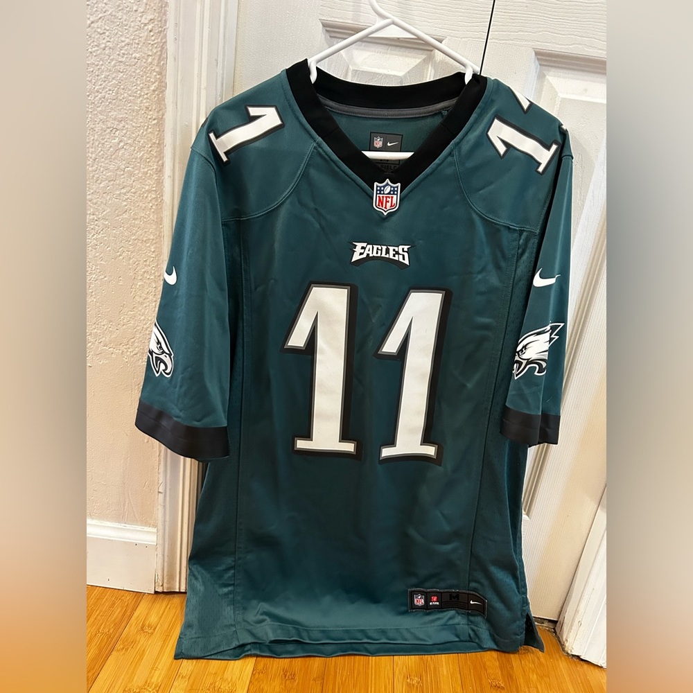 Philadelphia Eagles Carson Wentz jersey. (Men’s medium)
